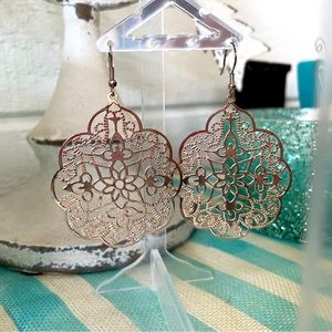 Eye catching design, Rose Gold colored earrings